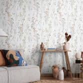 Vliestapete mit zarten Wiesenblumen in Mint Apricot als florale Naturtapete 