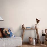 Tapete aus Vlies Uni Beige Sand mit feiner Leinenstruktur dezent modern und elegant 