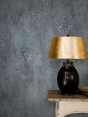 Vliesbehang met licht metallic effect als effen zwarte textuur 