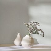 Vliestapete mit Struktur als gepunktetes Uni grau, beige Uni 