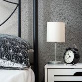 Vliestapete mit glänzender Struktur grau, silber Uni 