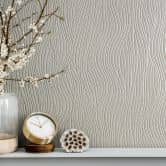 Vliestapete in 3D-Streifenoptik beige Streifen 
