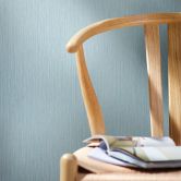 Vliestapete mit feinen Linien und leichter Struktur blau Uni 