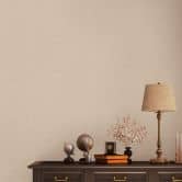 Tekstureret non-woven tapet i lys beige - Enkel elegance til moderne rumkoncepter 