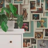 Papier peint intissé avec portraits d'animaux dans un cadre - style streetwear sur fond vert 