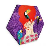 Hexagon Wandbild Frau mit Tukan-Trio - Hülya - Alu-Dibond 