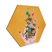 Hexagon Wandbild Treechild - Bunte Blumen in Fridas Händen - Alu-Dibond 