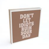 Houten Wanddecoratie om op te hangen - Laat je dag niet verpesten door idioten - Prints by Ayleen - 15x15 cm 