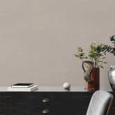 Strukturierte Vliestapete Taupe - Wandbekleidung mit feinem Linien für ein modernes Zuhause 