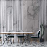 Fototapete mit Streifeneffekt Vorhang - Elegante Vliestapete in Grau 