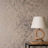 Vliesbehang Fee Wild Free bruin beige zwart metallic - grassen wilde bloemen woonkamer hal 