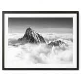 Poster Bergspitze über den weißen Wolken 