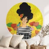 Sticker mural Fillette aux fleurs dans le jardin d'été - Hülya - Rond 