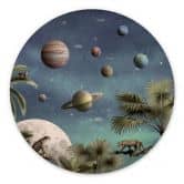 Rundes Wandbild Kikki Belle - Tropische Fantasiewelt mit Planeten und Palmen - Alu-Dibond 