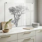 Spritzschutz Minimalistischer Baum in ruhiger Landschaft - Flour 