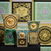 Versace design tapet i guld og grønt non-woven tapet i guld og grønt non-woven tapet med ranker barok look 