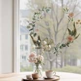 Fensterbild Zarter Blütenkranz 