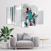 Leinwandbild 5 teilig, Eine Frau in einem Mantel 