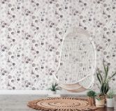 Vliesbehang met geverfde bladeren wit, paarse bloemen 