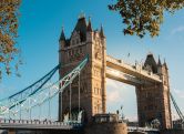 LondonBridge architectuur behang in blauw beige - vliesbehang Designwalls 2 - 2,55 x 3,5 m 