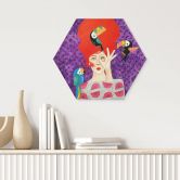 Hexagon Wandbild Frau mit Tukan-Trio - Hülya - Alu-Dibond 