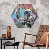 Hexagon Wandbild Astronaut mit Taube - Kuryliuk - Alu-Dibond 
