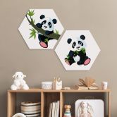 Alu-Dibond Wandbild Naschender Panda - Hexagon 