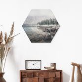 Hexagon Wandbild Winterwald am See - Rostovskiy - Alu-Dibond 