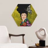 Hexagon-Holzbild Frau mit Schmetterling im Haar - Hülya 