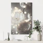 Canvasbillede Hvide blomster i et hav af lys - Treechild 