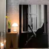 Leinwandbild Kijurko - Am Fenster 