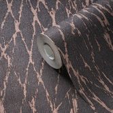 Papier peint structuré noir avec accents dorés - papier peint intissé pour pièces luxueuses 