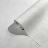 Non-woven tapet med let metallisk effekt i ensfarvet gråt strukturmønster  