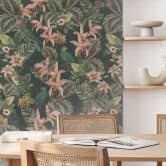 Tapet med mønster fra junglen med papegøjer i natgrønt - Bloomery Decor 