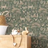 Mustertapete Bezaubernder Wald mit Tieren - Vintage grün - Kikki Belle 