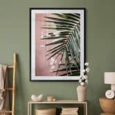 Poster Palmenblatt vor rosa Wand - Böhmer 