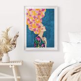 Poster Frau mit rosa Blüten im Haar - Hülya 