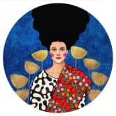 Sticker mural femme dans un champ avec des feuilles d'or - Hülya - Rond 