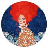 Sticker mural femme avec des cheveux rouges et des fleurs - Hülya - Rond 
