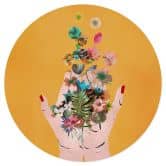Wandtattoo Treechild - Bunte Blumen in Fridas Händen - Rund 
