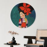 Tableaux Femme aux fleurs rouges et robe à motifs - Hülya - Rond - Alu-Dibond 