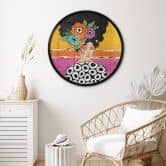Poster Frau mit bunter Blumenkrone - Hülya - Rund 