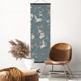 Affiche textile Grues dans la ruée vers les cerisiers en fleurs bleu - Bloomery Decor - Panorama 