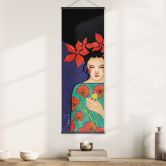 Affiche textile Femme à la couronne de fleurs rouges et à l'oiseau - Hülya - Panorama 