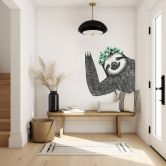 Vinkende dovendyr med blomsterkrans Wallsticker - Korenkova 