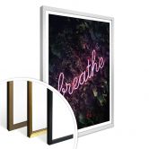 Poster Sisi & Seb - Leuchtschrift: Breathe 
