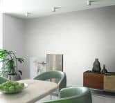Non-woven tapet i beton-look med ensfarvet hvid tekstur  