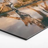 Hexagon Wandbild Reflexion einer Giraffe in der Wildnis - Amtmann - Alu-Dibond 