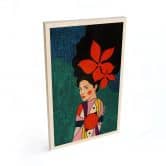 Holzbild Frau mit roten Blüten und Musterkleid - Hülya 
