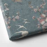 Leinwandbild Kraniche im Kirschblüten-Rausch Blau - Bloomery Decor 
